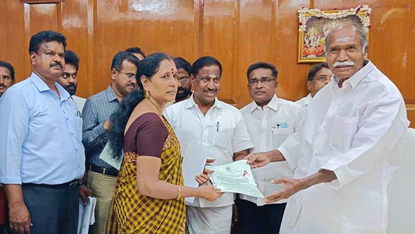 Shop allotment order for 99 shops. Chief Minister Rangasamy presented!