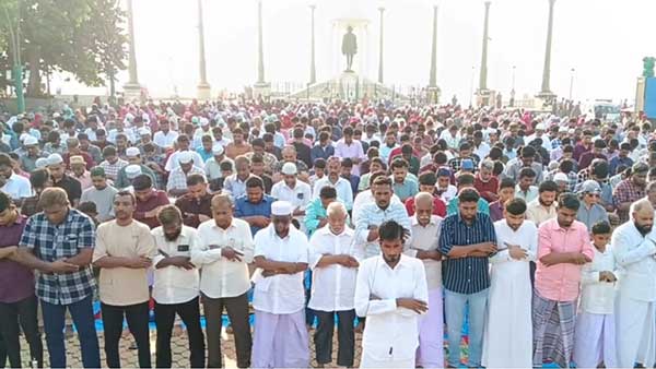 The Muslims who prayed for us in the world. Ramzan festivities in Puducherry