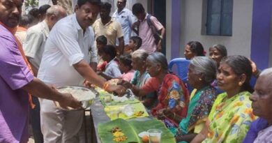 AIADMK 10th ward councillor Ramesh distributes food to devotees