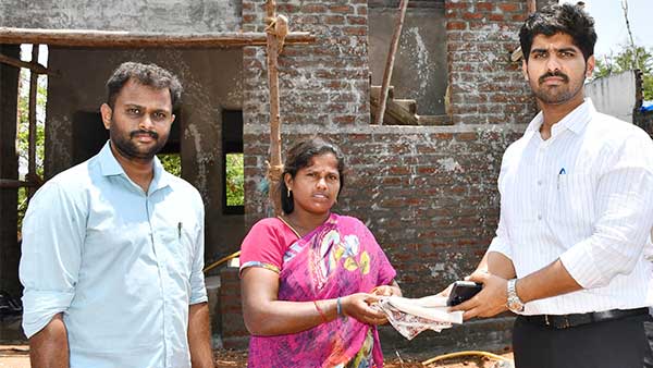 The mind is a show of mind. District Collector visits house builder
