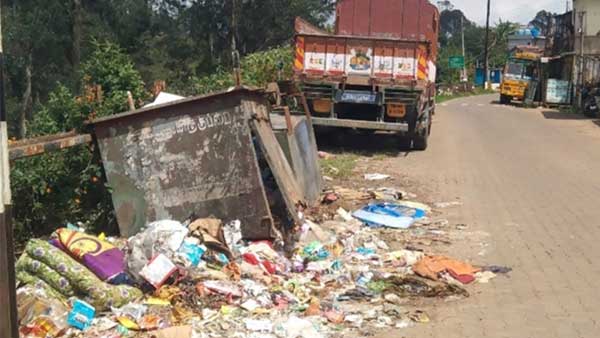 Garbage dumped on Upathalai 3 Road is a health hazard!
