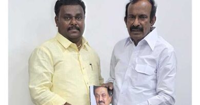 Aravindan meets Minister S. Muthusamy and congratulates him