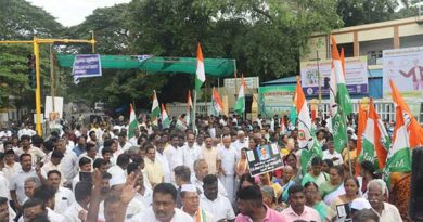 Investigation by the CBI is needed against Minister Dhanesh Jayakumar.. Congress party members protest!