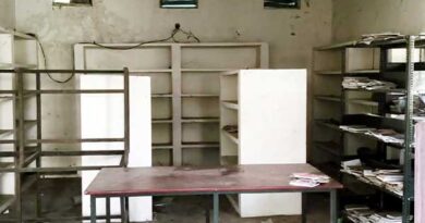 The renovated branch library in Vayalur has fallen into disrepair again.. Readers demand repairs!