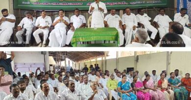 DMK is playing a double role... ADMK makes a public accusation!
