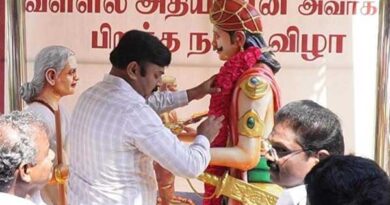 District Collector Sathish pays tribute to the statues of Athiyamaan and Avvaiyar!