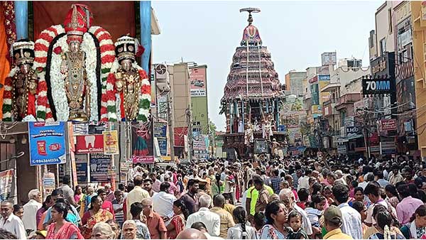 Thiruvallur Veerarakrishna Temple Chithirai Ther Festival.. A large number of devotees offering their prayers!