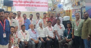 Journalists should act as a bridge between the people and the government and provide public service.. said teacher Dr. S. Rajendran!