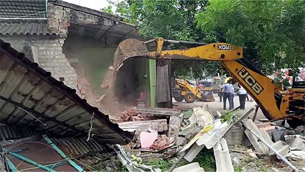 Seizure of encroachment buildings ... Thiruvallur revenue department's shock!