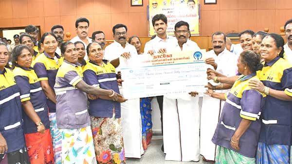 Minister Nassar provided welfare scheme assistance to the members of the cleanliness workers' welfare board!