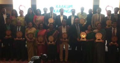 The award for the doctors who understood the achievements was presented by SRM Group Chairman Ravi Pachamuthu!