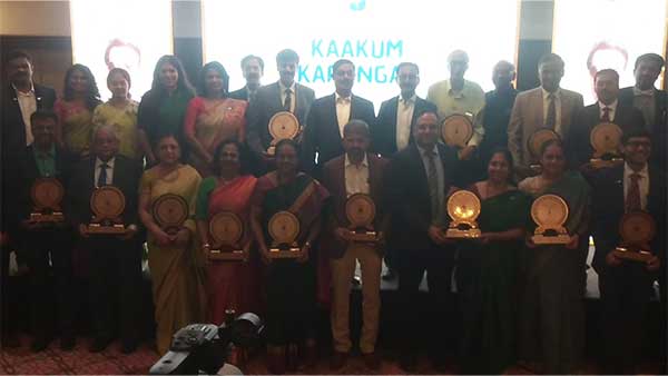 The award for the doctors who understood the achievements was presented by SRM Group Chairman Ravi Pachamuthu!