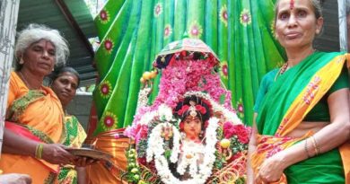 Aadipura Thiruvizha.. Women perform the 'valai kaapu' ceremony for the goddess!