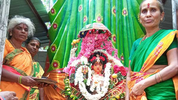 Aadipura Thiruvizha.. Women perform the 'valai kaapu' ceremony for the goddess!