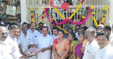 Celebration of Kamarajar's 123rd birthday... Sweets distributed in a celebration led by the former minister!