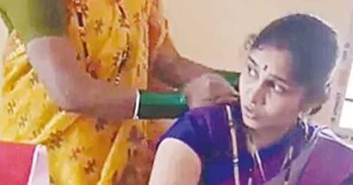Parents have come out against the principal, threatening the female assistant for a massage!
