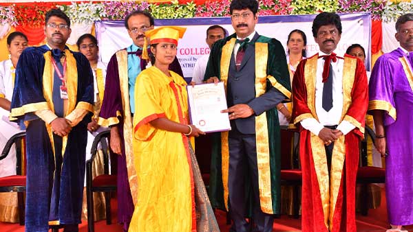 The graduation ceremony at Raja Raja Engineering College was honored by the Vice Chancellor awarding degrees to the students!