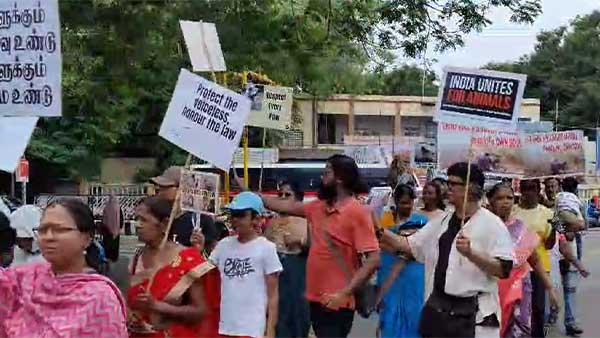 Bringing stray dogs for awareness.. A rally organized by social organizations!