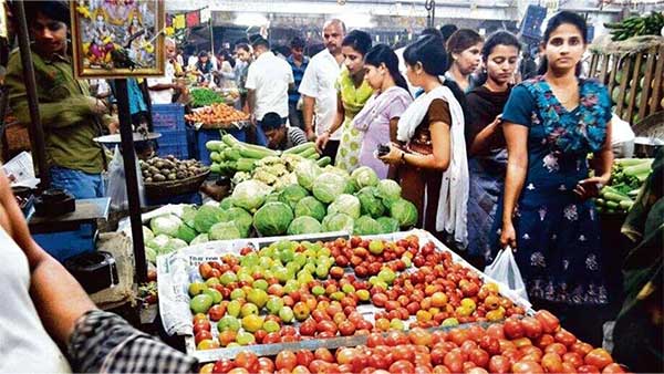 Ayudha Puja.. A wave of crowds in shops and markets!