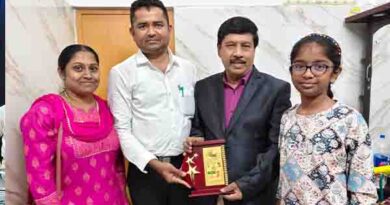 வழக்கறிஞர் முரளி அவர்களுக்கு சிறந்த வழக்கறிஞருக்கான விருதை திரைப்பட நடிகர் ஞானசம்பந்தர் அவர்கள் வழங்கினார்கள்