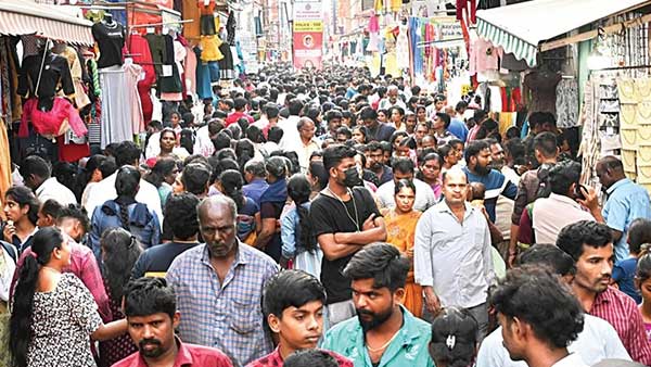 Diwali was celebrated with great enthusiasm... In Chennai, there was a huge rush for jewelry, sweets, and firecrackers!