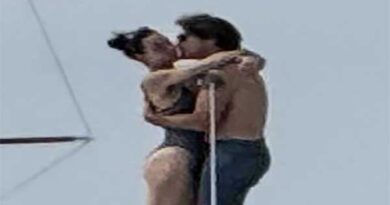 Former Canadian Prime Minister enjoys boating with wife..? Viral scenes!