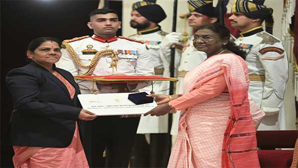 College professor receives Presidential Award.. College principal and Chief Minister praise!