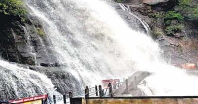 The ban continues for the 5th day... Tourists arriving in Kruthalam are disappointed!