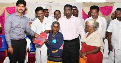 இலங்கை தமிழர்களுக்கு விலையில்லா துணிமணிகளை அமைச்சர் சா.மு.நாசர் வழங்கினார்