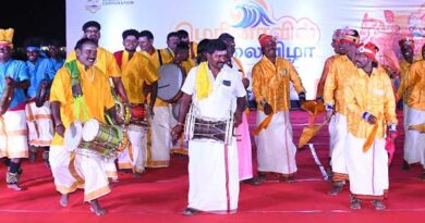 A traditional art performance on the Marina Blue Flag Beach.. people watched it with great enthusiasm!