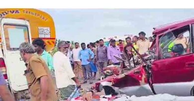 கார் மோதிய விபத்தில் மூன்று நபர்கள் பரிதாபமாக உயிரிழப்பு.