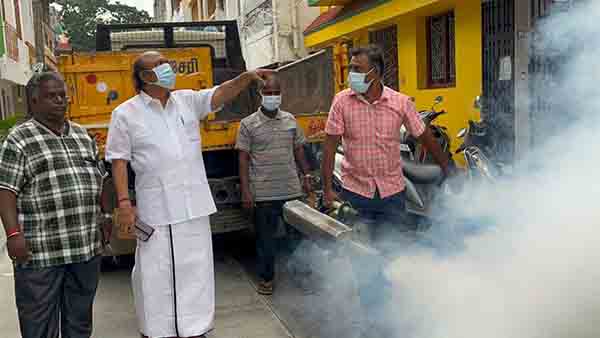 உப்பளம் தொகுதியில் கொசு  மருந்து தெளிக்கும் பணி