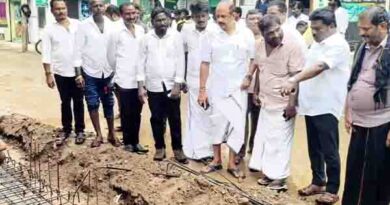 கொட்டும்மழையில் முன்னாள் அமைச்சர் பி வி ரமணா