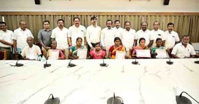 அமைச்சர் சு.முத்துசாமி 6 பயனாளிகளுக்கு அரசு வீடு