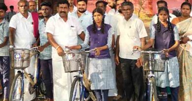 மாணவர்களுக்கு மிதிவண்டிஎஸ்.மாங்குடி வழங்கினார்