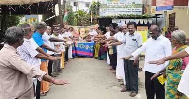 அம்பேத்கரின் திருவுருவபடத்திற்குமலர்தூவி மரியாதை