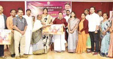 3,402மகளிருக்கு வங்கி பற்றுஅட்டைகளை வழங்கினார்