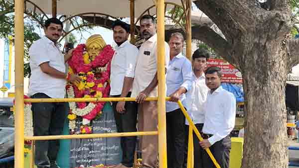பாமக மாணவர்சங்கம் பாரதியார் சிலைக்கு மரியாதை