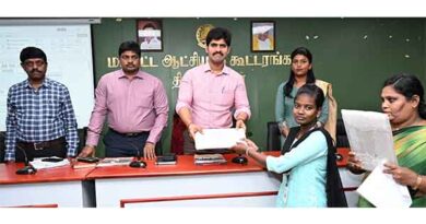 1.60 லட்சம் மதிப்பில் மடிக்கணிமு.பிரதாப் வழங்கினார்