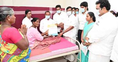 தீக்காயம் ஏற்பட்ட தூய்மைப் பணியாளர்களுக்கு உதவி