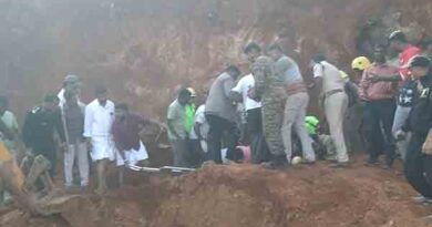 30 அடி மண் சுவர் இடிந்து விழுந்து மண்ணில் புதைந்தனர்