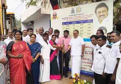 தச்சன் தோட்டம் பகுதியில் சாலை சீரமைக்கும் பணி தச்சன் தோட்டம் உள்ளிட்ட பகுதியில் சாலை சீரமைக்கும் பணி