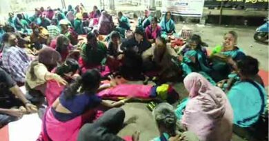 சத்துணவு பணியாளர்கள் காத்திருப்பு போராட்டம்