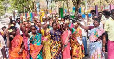 மக்கள் கலெக்டர் அலுவலகத்தை முற்றுகையிட்டு போராட்டம்