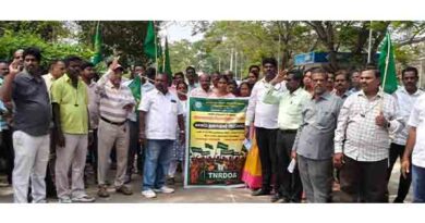 திருவள்ளூரில் 2-வது நாளாக  போராட்டம்