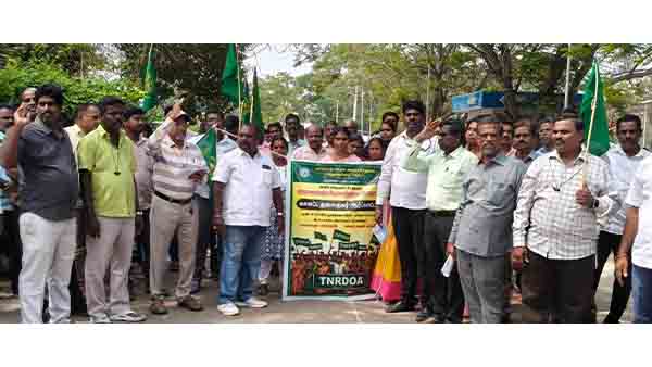 திருவள்ளூரில் 2-வது நாளாக  போராட்டம்