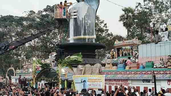 41 அடி உயர சிவலிங்கத்துக்கு1008 பால்குட அபிஷேகம்