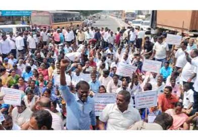 வருவாய் சங்கங்களின் கூட்டமைப்புமறியல் போராட்டம்