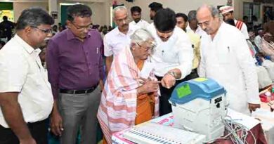 முதியவர்கள் வாக்களிப்பது அவசியம் விழிப்புணர்வு