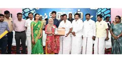 உயர்கல்வி பயிலும் மாணவர்களுக்கு9425மடிக்கணினி